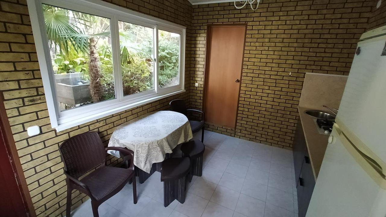 Hôtel Tsikhierva à Gagra Extérieur photo
